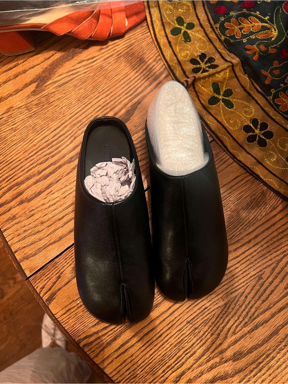Women’s Black Split-Toe Leather Slip-On Shoes